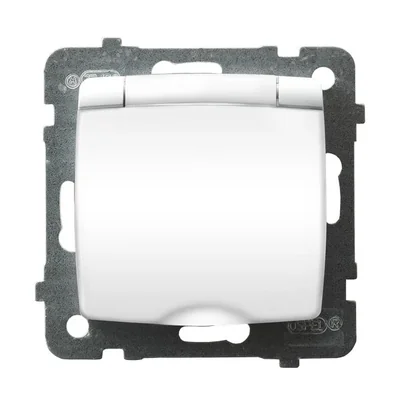 KARO Gniazdo bryzgoszczelne z uziemieniem biały,bez ramki, wieczko białe, wyposażone w przesłony torów prądowych