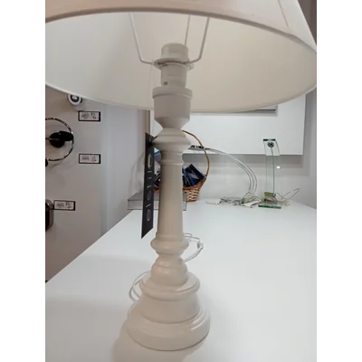 Lampa stołowa biała