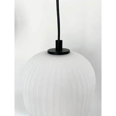 MANTUNALLE Lampa wisząca E27 IP20 czarna z białymi kloszami