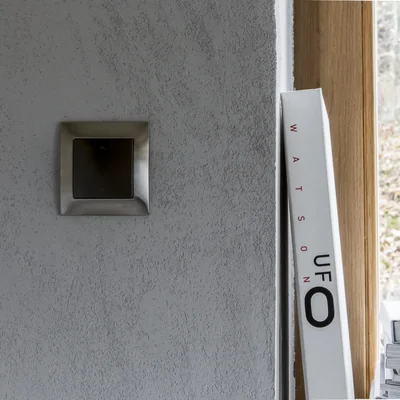 Ramka 1-krotna uniwersalna do puszek karton-gips IP20 / IP44 srebrny (metalik)