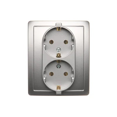 SIMON BASIC Gniazdo wtyczkowe z uziemieniem Schuko podwójne srebrny mat