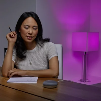 SMART+ BLUETOOTH MULTICOLOR Głośnik Google Home Mini Chalk + żarówka LED RGBW 10W A60 E27 800lm 2000-6500K 230V